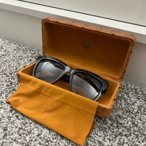 MCM MCM646S 004 Gloss Black Gold Frame Grey Gradient Lens Sunglasses Italy 55mm